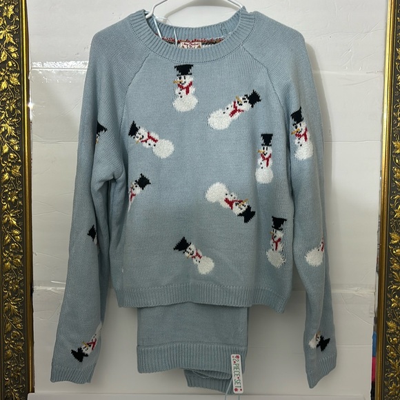 Merry Christmas Sweater. - Picture 1 of 6